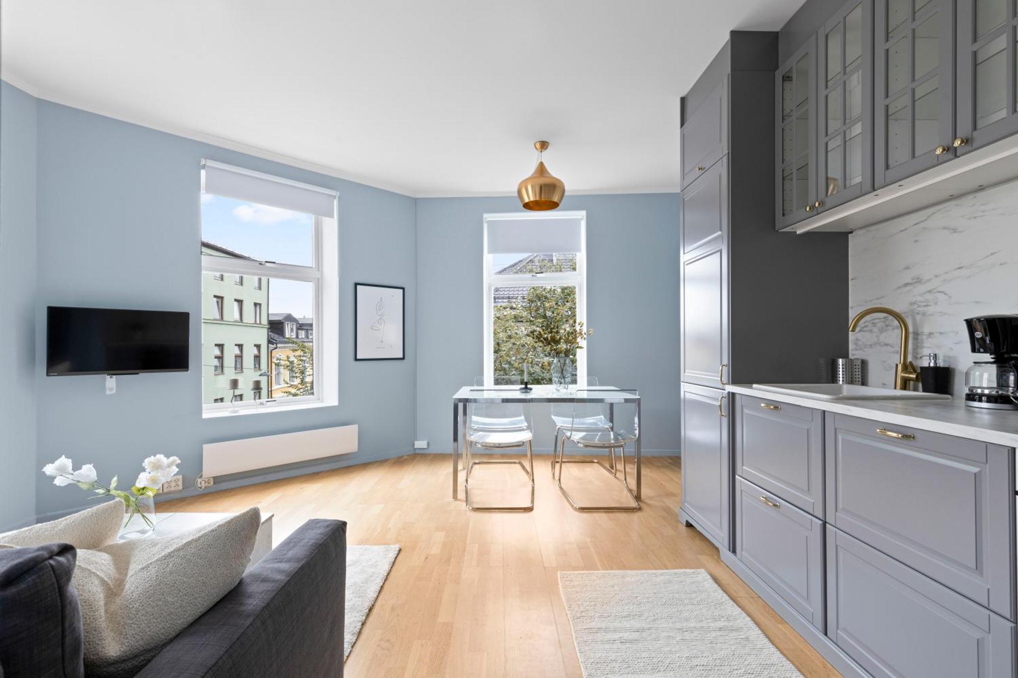 Apartment Modern And Bright In